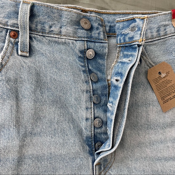 Levi’s 501 Shorts - Picture 4 of 5
